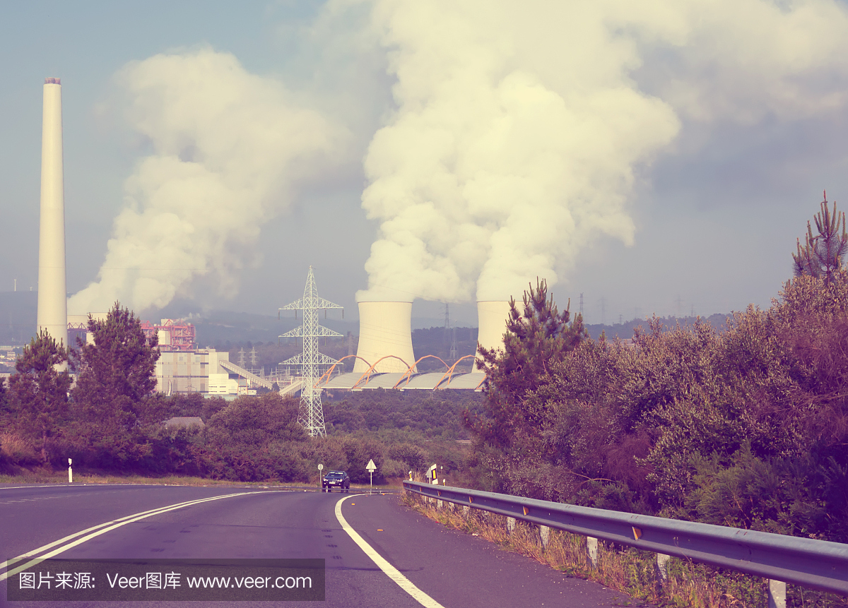 道路、煙囪和冷卻塔